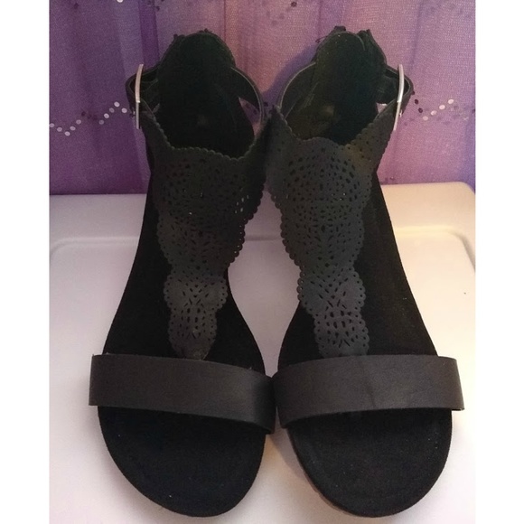 Reaction Kenneth Cole Shoes - NWOT Sandals Kenneth Cole Reaction